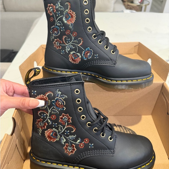 Dr. Martens Black Boots with Floral Embroidery - Picture 4 of 5